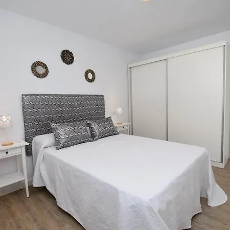 Apartment Poniente 4 *